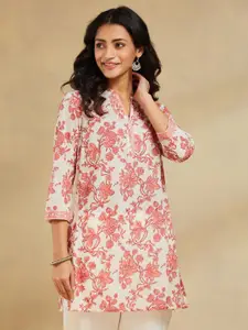 Fabindia Women Floral Printed Thread Work Kurta