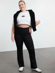 Trendyol Women Regular Fit Mid-Rise Slash Knee Jeans