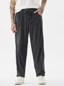 Snitch Men Black Mid-Rise Relaxed Fit Trouser