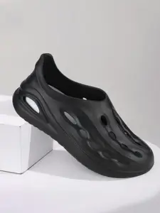 TOMSY CHOICE Men Clogs