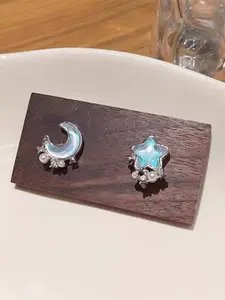 VAGHBHATT Star Shaped Studs Earrings