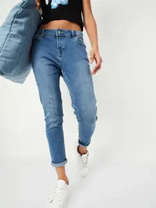 max Women Light Fade Mid-Rise Ripped Jeans