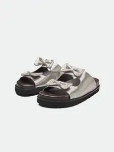 Oroh Women Open Toe Flats with Bows