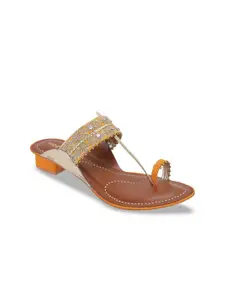 Mochi Women Textured One Toe Flats
