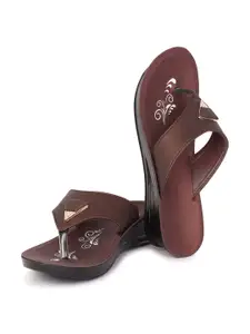 PENNEN Women Printed T-Strap Flats