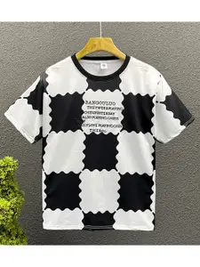 StyleCast Men Printed Pure Cotton Pockets T-shirt