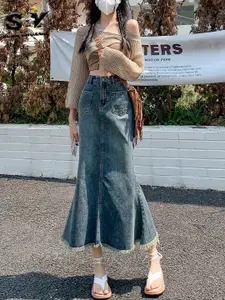 StyleCast Women Denim Solid A-Line Frayed Denim Midi Skirt