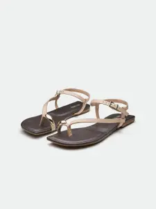 Oroh Women Embellished One Toe Flats