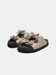 Oroh Women Open Toe Flats with Bows