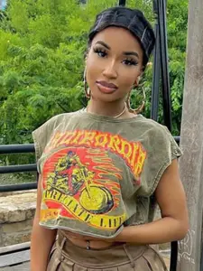 StyleCast Graphic Printed Extended Sleeves Cropped Top