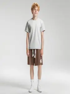 StyleCast x Revolte Men Solid Mid-Rise Regular Shorts