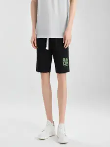 StyleCast x Revolte Men Regular Fit Mid-Rise Shorts