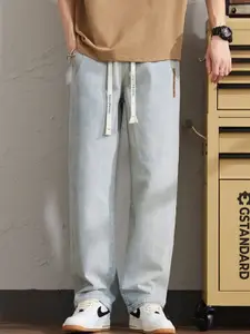 StyleCast x Revolte Men Light Fade Mid-Rise Mom Fit Jeans