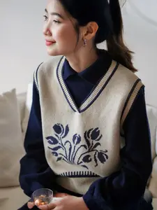 StyleCast Women Floral Printed Sweater Vest