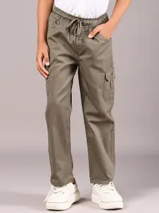 V-Mart Boys Regular Fit Mid-Rise Cargos Trousers
