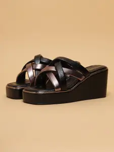 ERIDANI Textured Wedge Sandals
