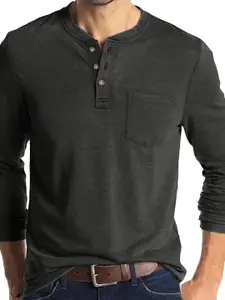 StyleCast x Revolte Men Solid Henley Neck Cotton T-shirt