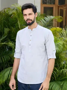 See Designs Men Solid Regular Straight Above Knee Kurtas Thread Work