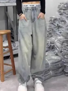 StyleCast Women Relaxed Fit Light Fade Mid-Rise Cotton Jeans