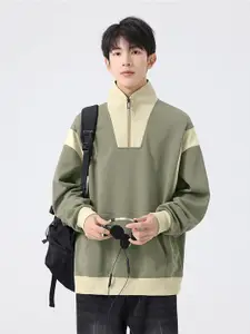 StyleCast x Revolte Men Colourblocked Mock Collar Pullover Sweatshirt