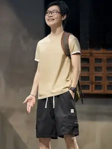 StyleCast Men Regular Fit Mid-Rise Cargo Shorts