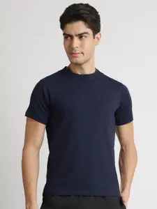 Reebok Men Solid Slim Fit Cotton T-shirt