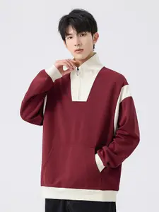 StyleCast x Revolte Men Colourblocked Mock Collar Pullover Sweatshirt