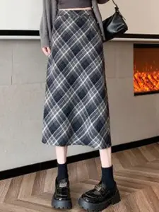 StyleCast Women Checked Midi Skirt