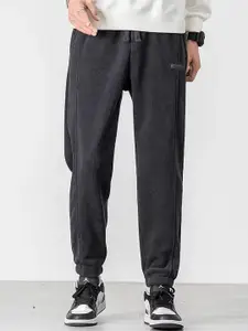 StyleCast x Revolte Men Solid Mid-Rise Jogger