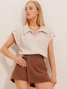 Trend Alacati stili Women Textured Spread Collar Casual Shirt