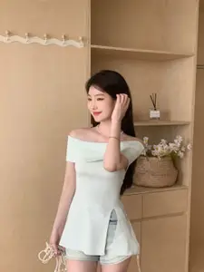 StyleCast Women Solid Off-Shoulder Top