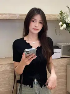 StyleCast Women Solid V-Neck Top