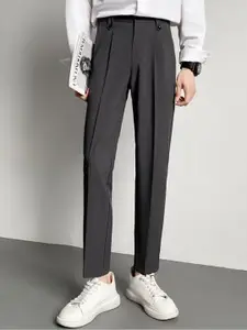 StyleCast x Revolte Men Mid-Rise Easy Wash Pleated Trousers