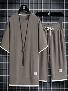 StyleCast Men Round Neck Self Design T-shirt