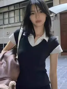 StyleCast Women Solid V-Neck Top