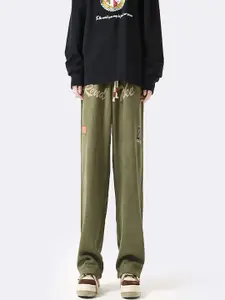 StyleCast x Revolte Men Printed Loose Fit Easy Wash Pleated Chinos Trouser