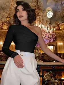 StyleCast Black One Shoulder Fitted Top