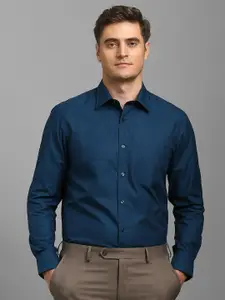 Louis Philippe Men Solid Spread Collar Cotton Formal Shirt