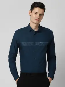 Peter England Men Solid Slim Fit Colourblocked Formal Shirt