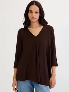 FEMMELLA Women Solid Brown V-Neck Asymmetrical Hem Top