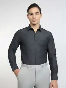 Raymond Men Solid Spread Collar Cotton Formal Shirt