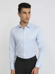 Raymond Men Slim Fit Solid Cutaway Collar Cotton Formal Shirt