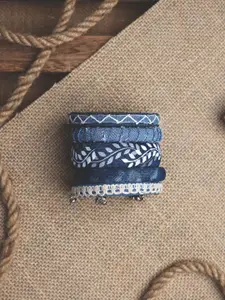 Taasha Craft Set Of 5 Thread Bangles
