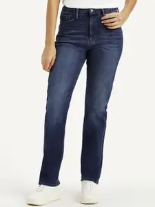 Levis Women Classic Regular Fit Mid-Rise Light Fade Jeans