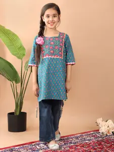 Sangria Girls Floral Printed Pure Cotton Round Neck Kurti