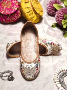 VANIYA SHOES Women Embellished Mojaris with Embroidered
