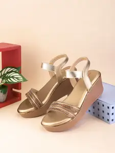 pelle albero Women Embellished Ethnic Wedge Sandals