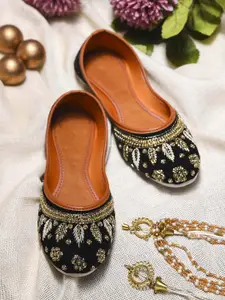 VANIYA SHOES Women Ethnic Fashion Flats