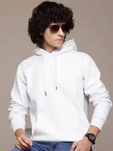 The Roadster Lifestyle Co Men Solid Hooded Sweatshirt