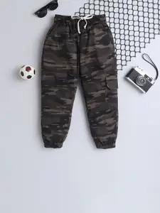 BAATCHEET Boy Camouflage printed Pure Cotton Mid-Rise Joggers